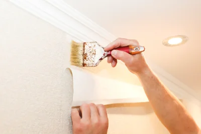Pose de papier peint à Montlauzun — revêtements muraux et toiles de verre